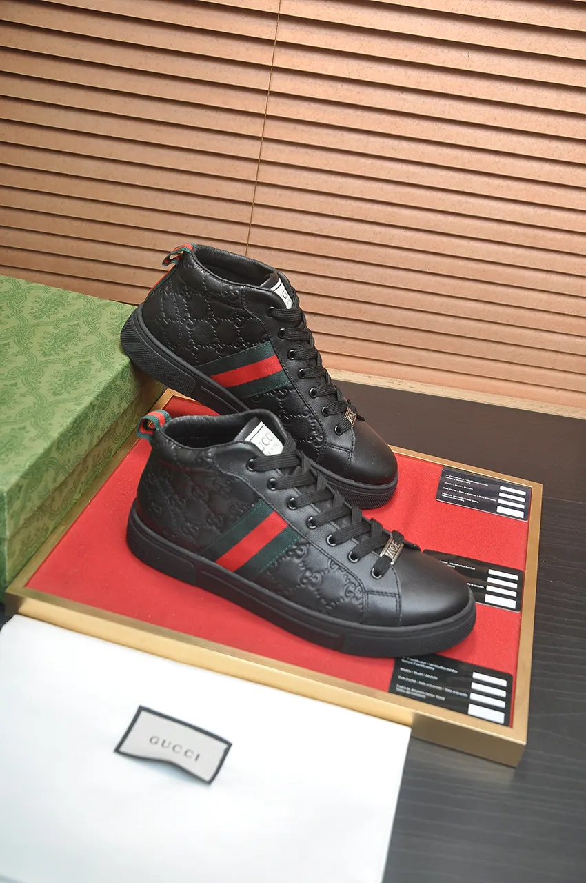 Men's shoes 💰480💶【GUCCI】1:1 men's sports shoes from the official website are now on the market. They are made of original silk cowhide + first-layer sheepskin lining, plus the original 1:1 comfortable outsole from the official website. Fashionable and versatile, super comfortable and breathable! Available in 2 colors: black, standard shoe size 38/45 (custom-made size 45 is non-refundable)